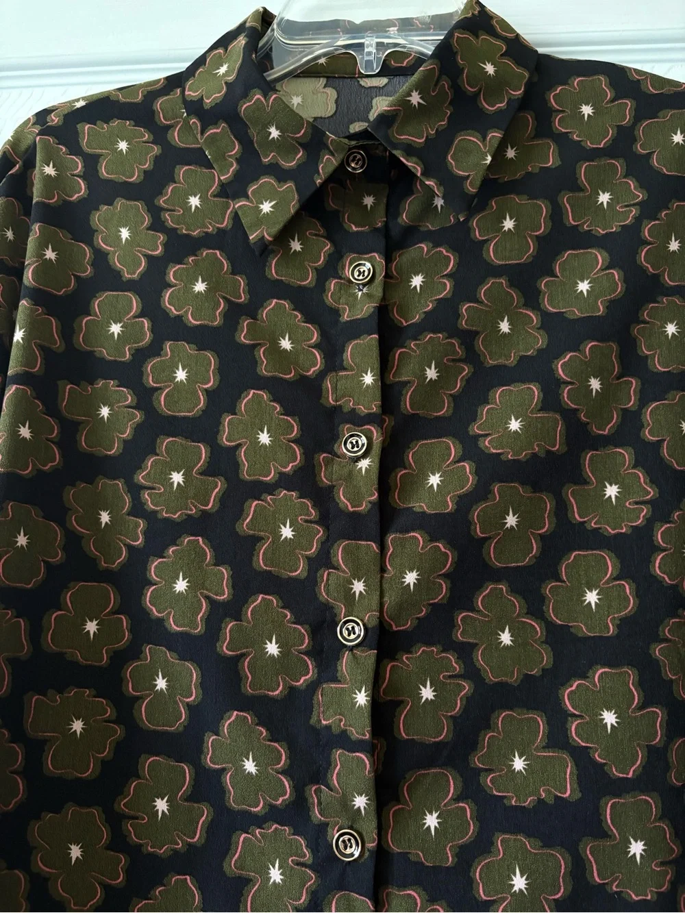 Women’s Floral Button-Down Shirt in Navy and Olive Size Large